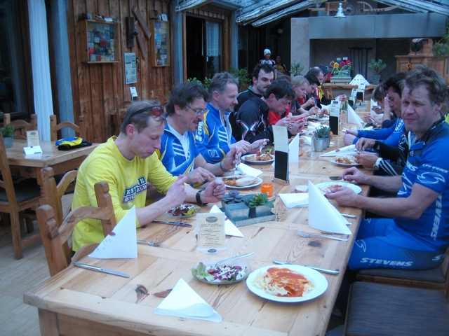 Rast in der Kneeshecke